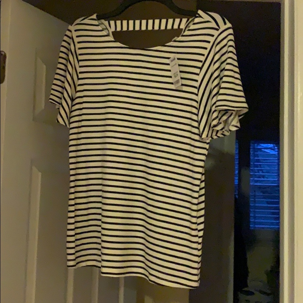 Brand new shirt sleeve shirt.